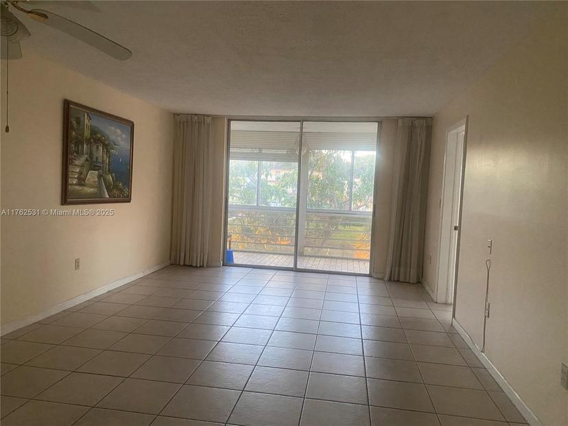 Picture of 8595 Sunrise Lakes Blvd # 212, Sunrise FL 33322