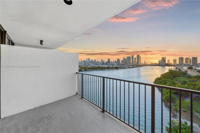 Picture of 1000 Venetian Way # 810, Miami FL 33139