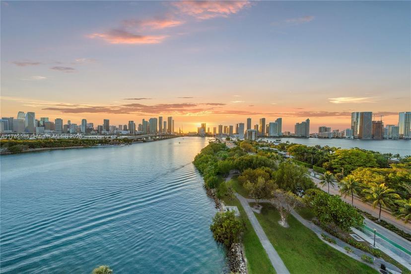 Picture of 1000 Venetian Way # 810, Miami FL 33139