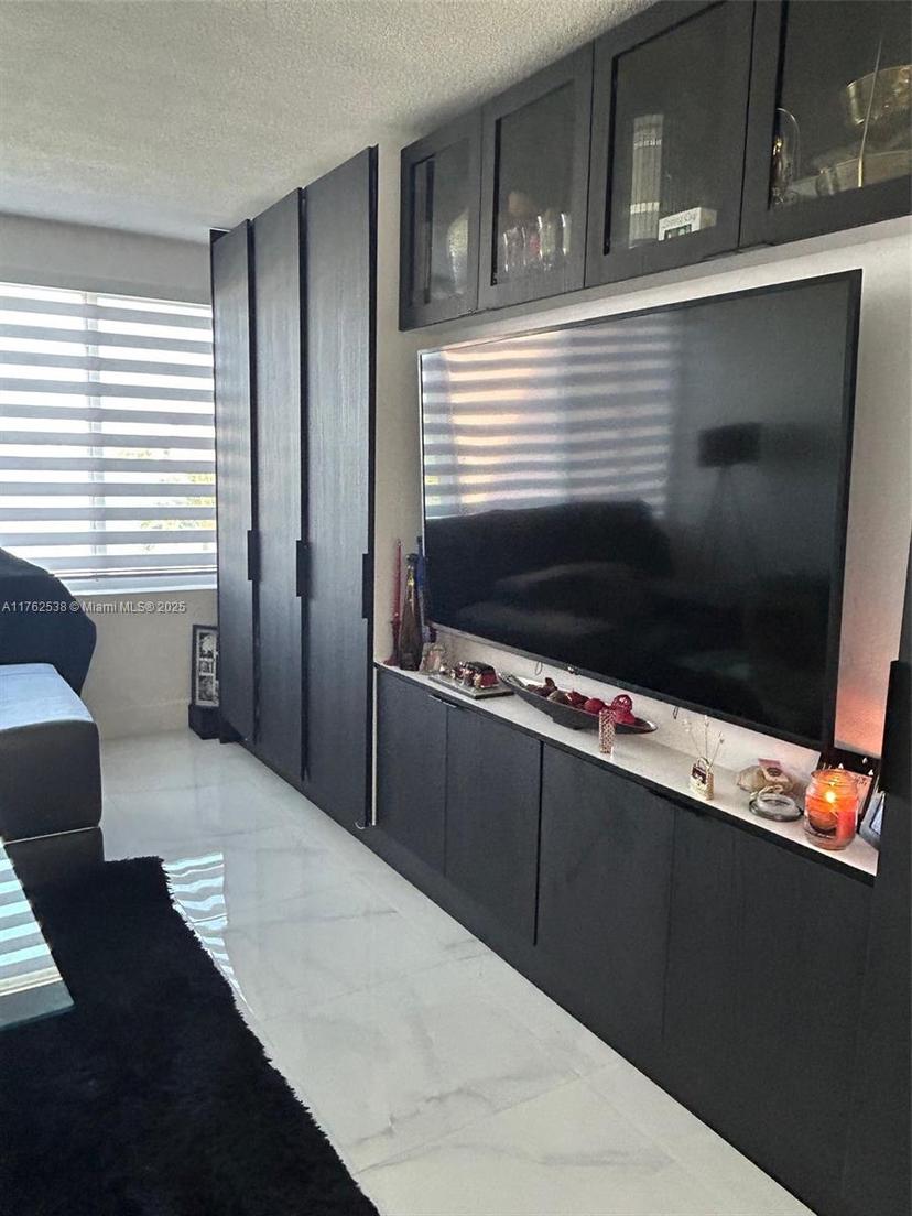 Picture of 18555 NE 14Th Ave # 609, Miami FL 33179