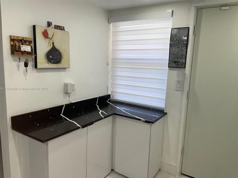 Picture of 18555 NE 14Th Ave # 609, Miami FL 33179