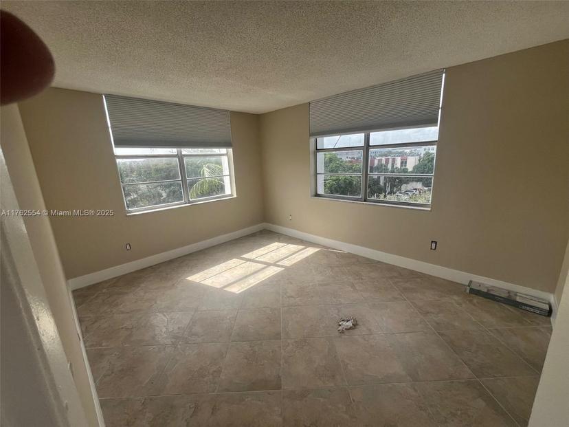 Picture of 498 NW 165Th St # 501, Miami FL 33169