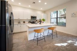 Picture of 111 NW 209Th Trl # 111, Pembroke Pines, FL 33029