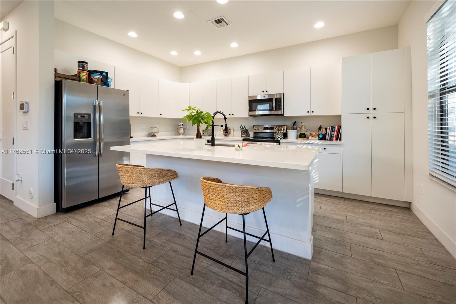 Picture of 111 NW 209Th Trl # 111, Pembroke Pines, FL 33029