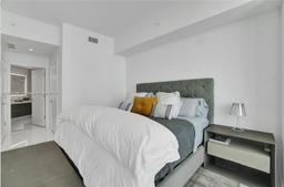 Picture of 851 NE 1St Ave # 904, Miami, FL 33132