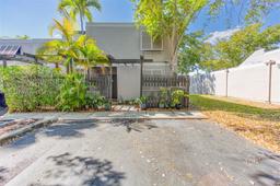 Picture of 1548 NW 113Th Way, Pembroke Pines, FL 33026