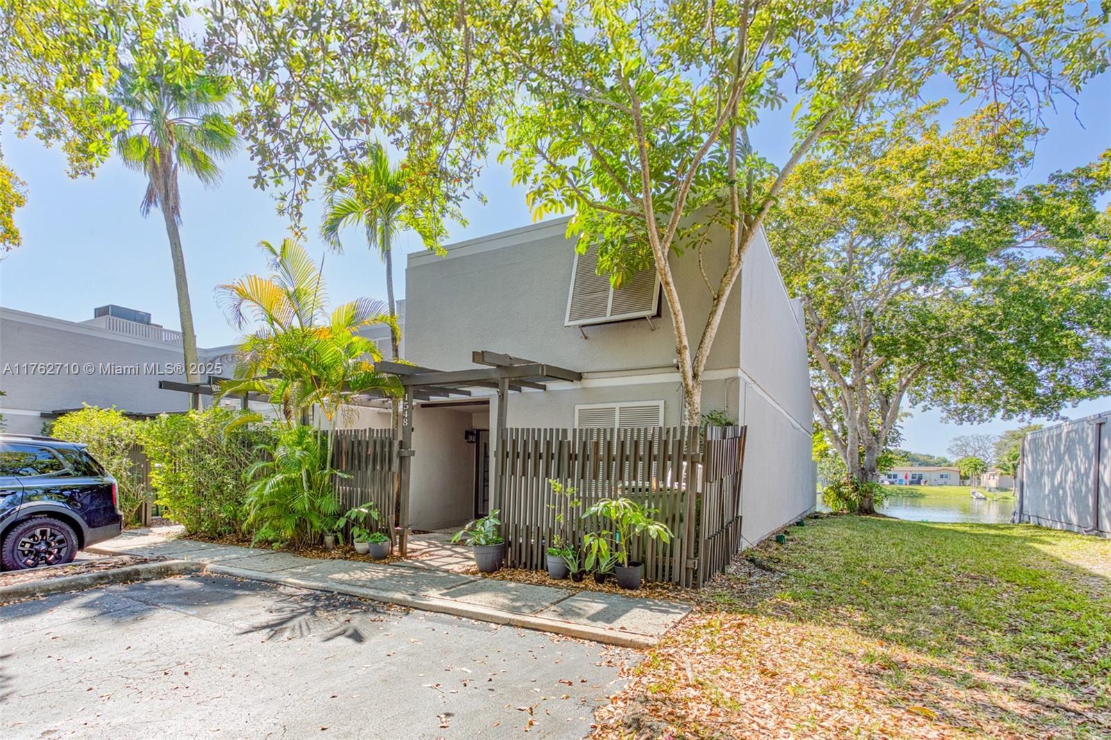 Picture of 1548 NW 113Th Way, Pembroke Pines, FL 33026