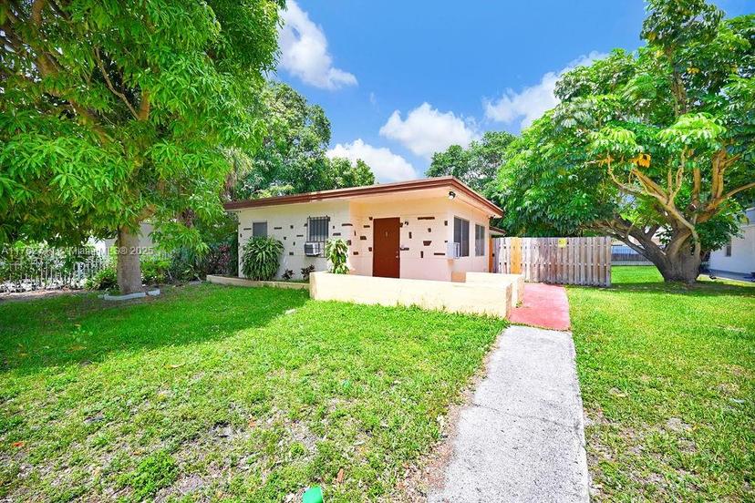 Picture of 2135 NE 170Th St, North Miami Beach FL 33162