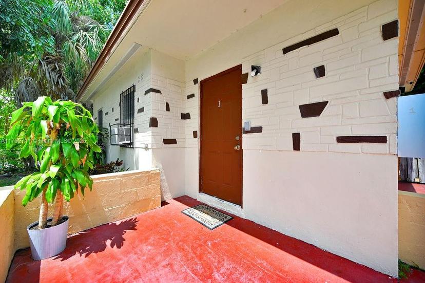 Picture of 2135 NE 170Th St, North Miami Beach FL 33162