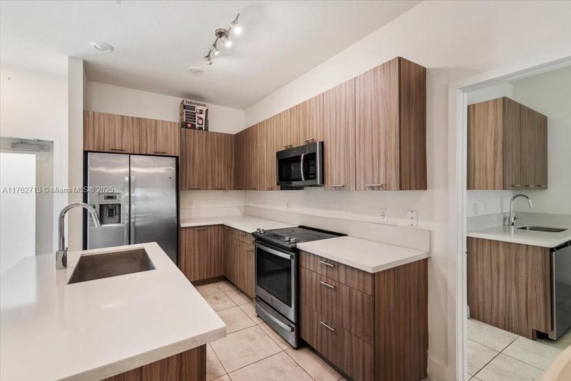 Picture of 4636 NW 84Th Ave # 13, Doral FL 33166