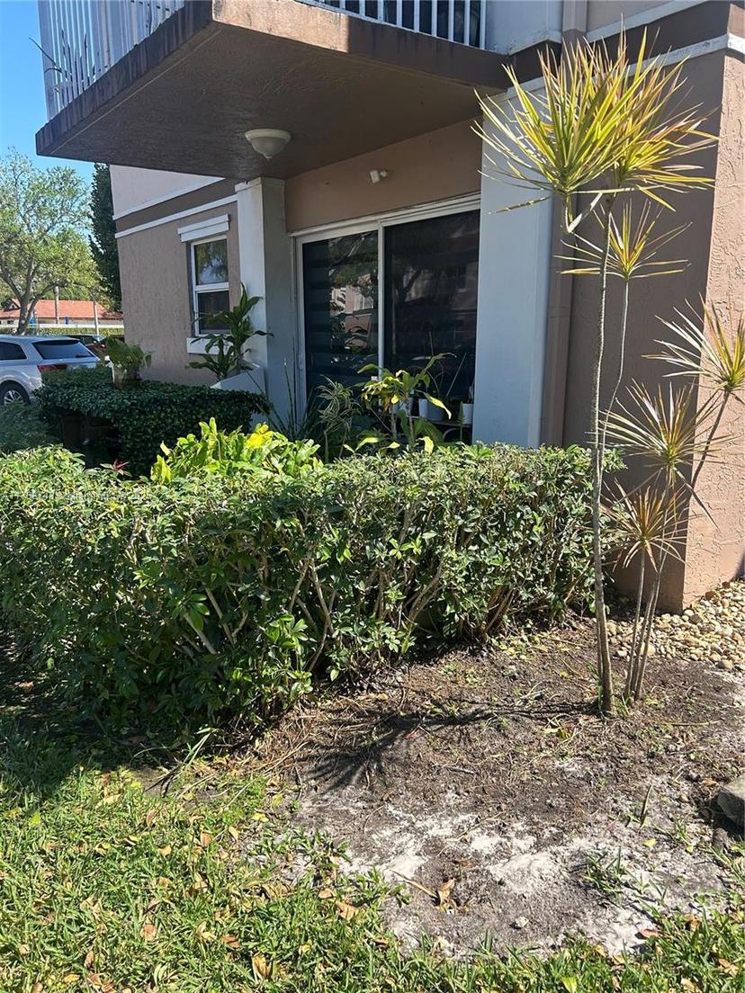 Picture of 1250 SW 113Th Ter # 102, Pembroke Pines FL 33025