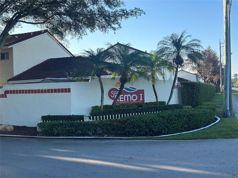 Picture of 2412 San Remo Cir, Homestead FL 33035