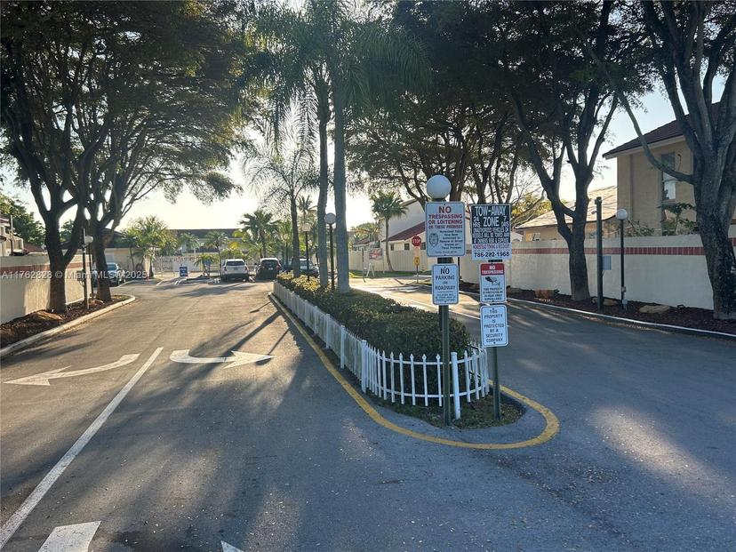 Picture of 2412 San Remo Cir, Homestead FL 33035