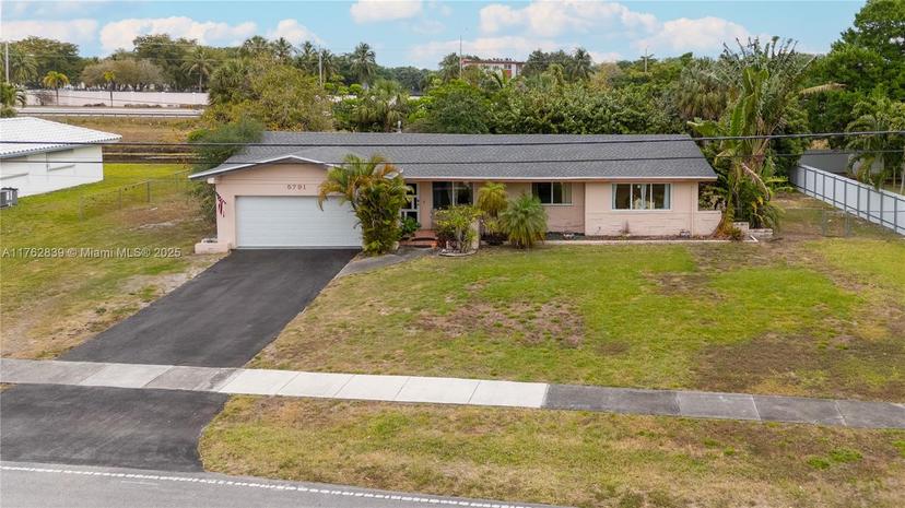 Picture of 5791 Pine Ter, Plantation FL 33317