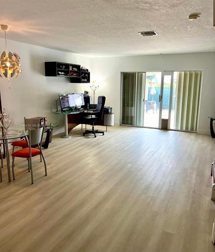 Picture of 11512 NW 48Th Ter, Doral FL 33178