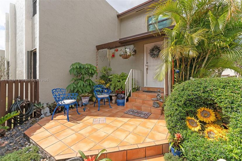 Picture of 9950 NW 9Th St Cir # 204, Miami FL 33172