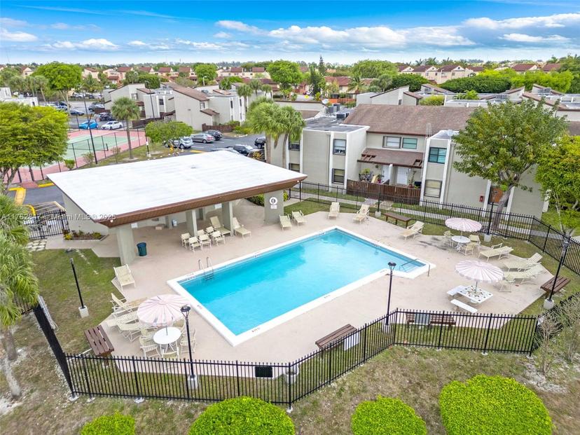 Picture of 9950 NW 9Th St Cir # 204, Miami FL 33172