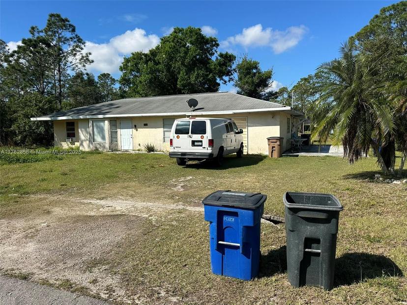 Picture of 909 Canton Ave, Lehigh Acres FL 33972