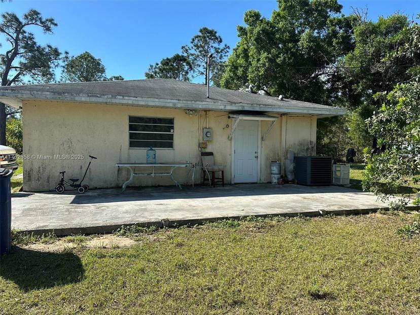 Picture of 909 Canton Ave, Lehigh Acres FL 33972