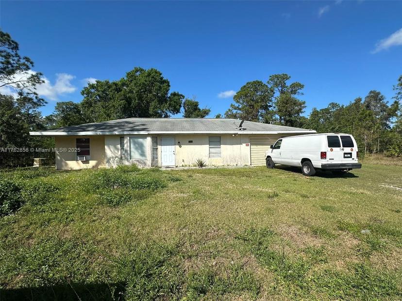 Picture of 909 Canton Ave, Lehigh Acres FL 33972