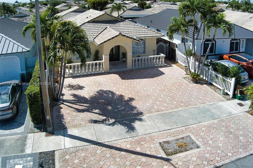 Picture of 10038 NW 127Th Ter, Hialeah Gardens FL 33018
