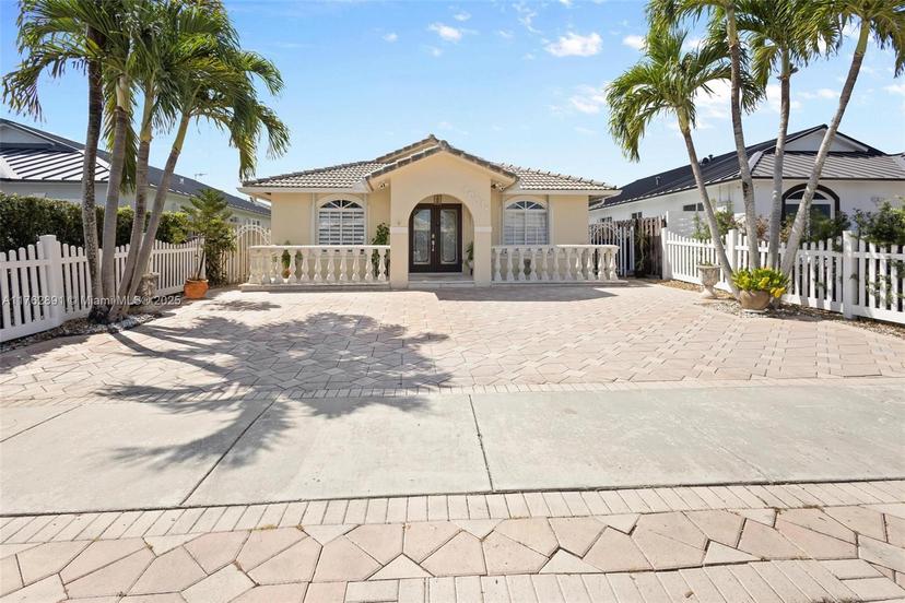 Picture of 10038 NW 127Th Ter, Hialeah Gardens FL 33018