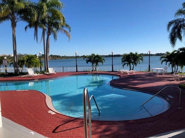 Picture of 2880 N Oakland Forest Dr # 313, Oakland Park, FL 33309