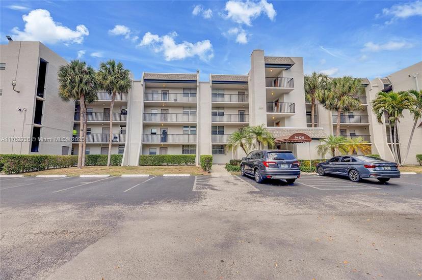Picture of 9440 Poinciana Pl # 416, Davie FL 33324