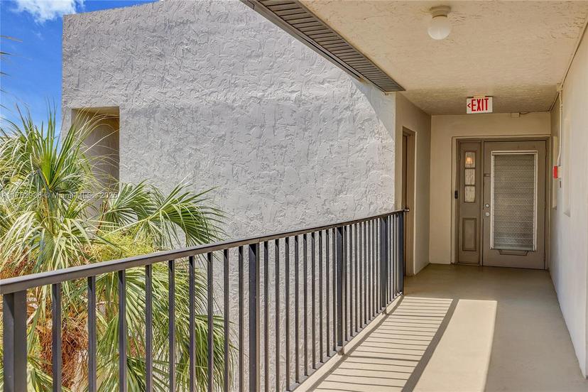 Picture of 9440 Poinciana Pl # 416, Davie FL 33324