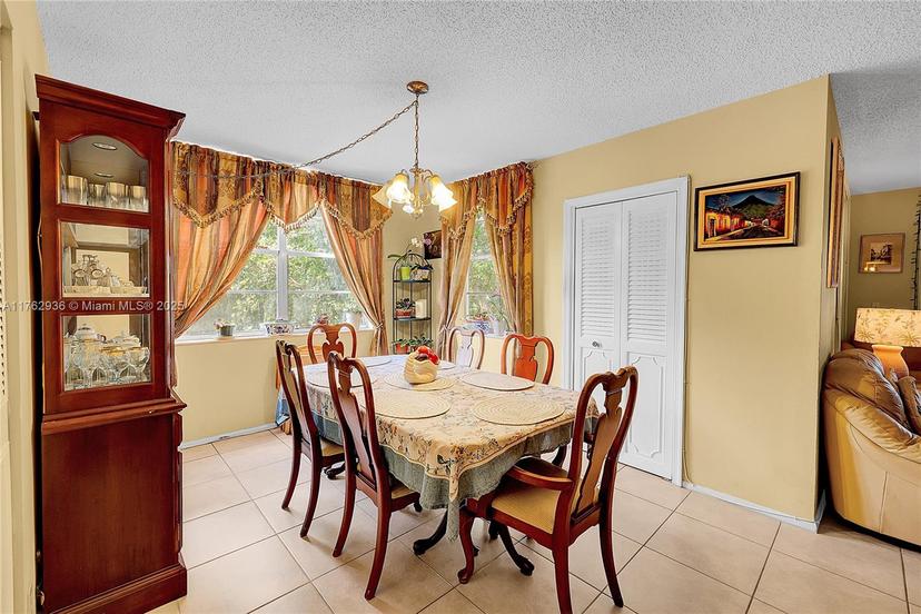 Picture of 9440 Poinciana Pl # 416, Davie FL 33324