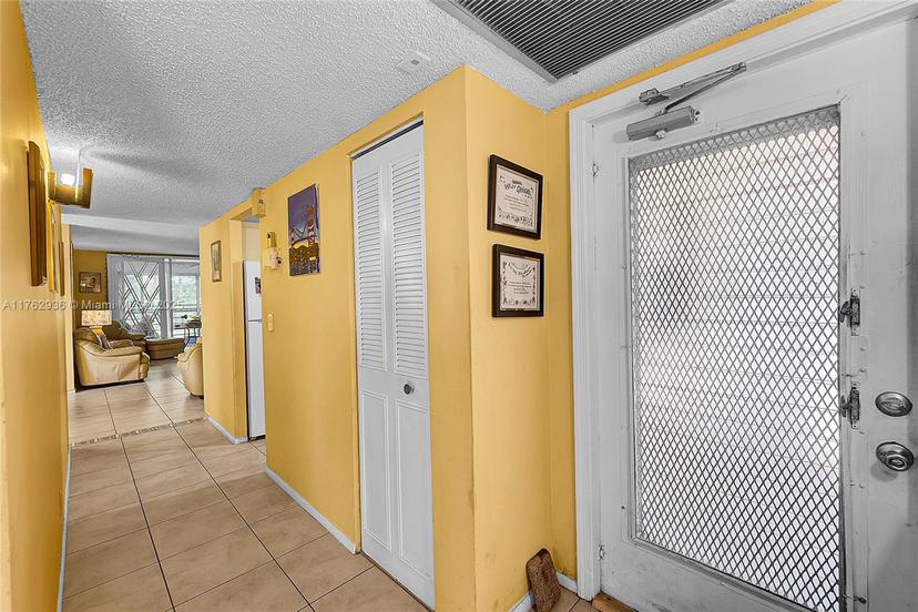 Picture of 9440 Poinciana Pl # 416, Davie FL 33324