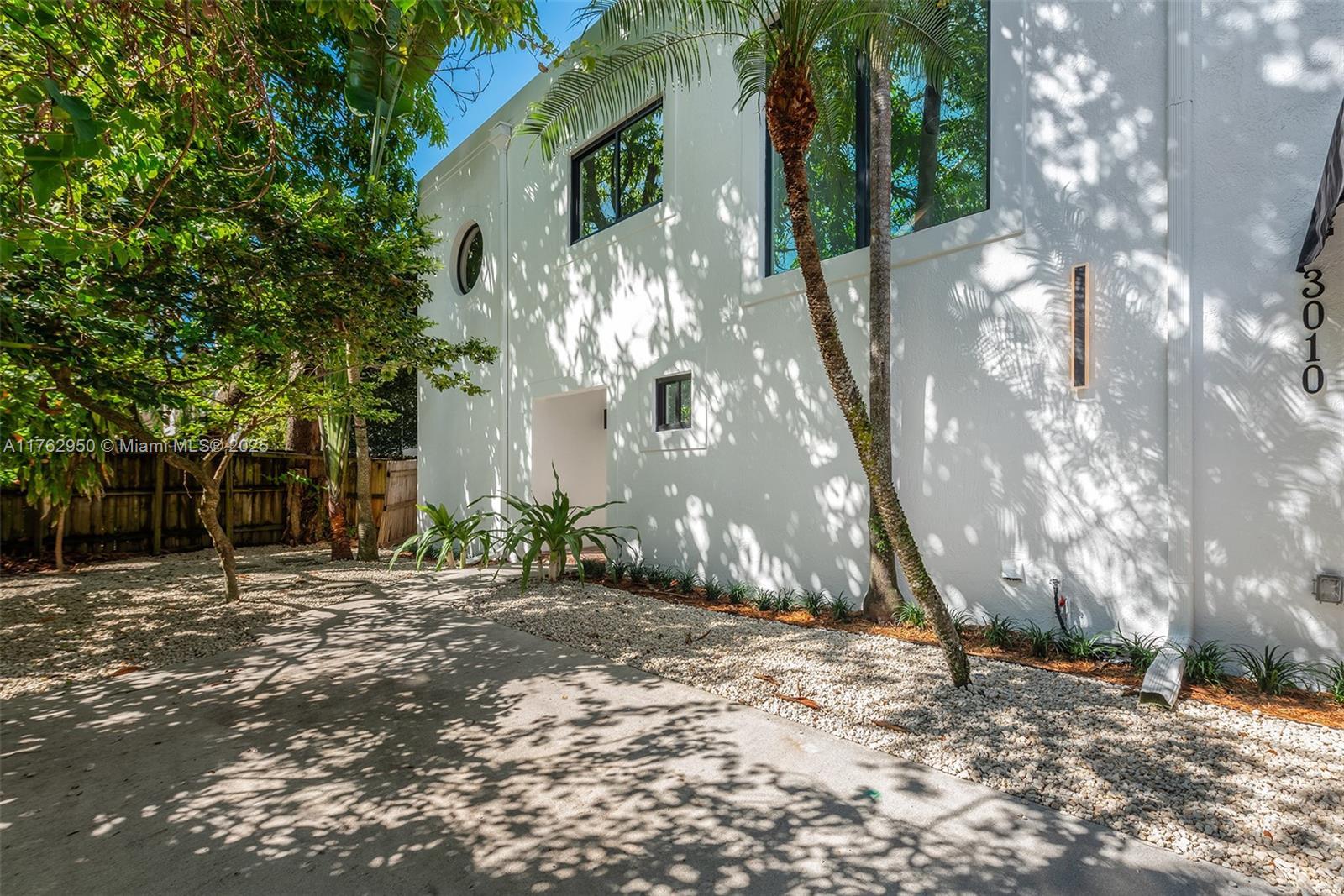 Picture of 3010 Blaine St # 3010, Miami, FL 33133