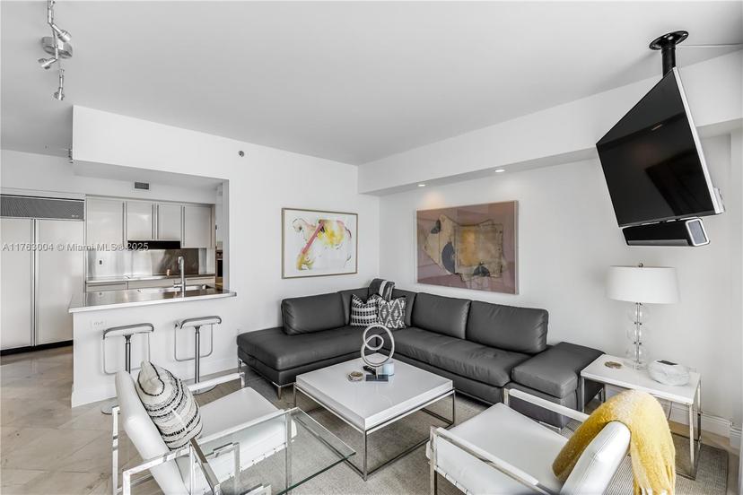 Picture of 1000 S Pointe Dr # 506, Miami Beach FL 33139