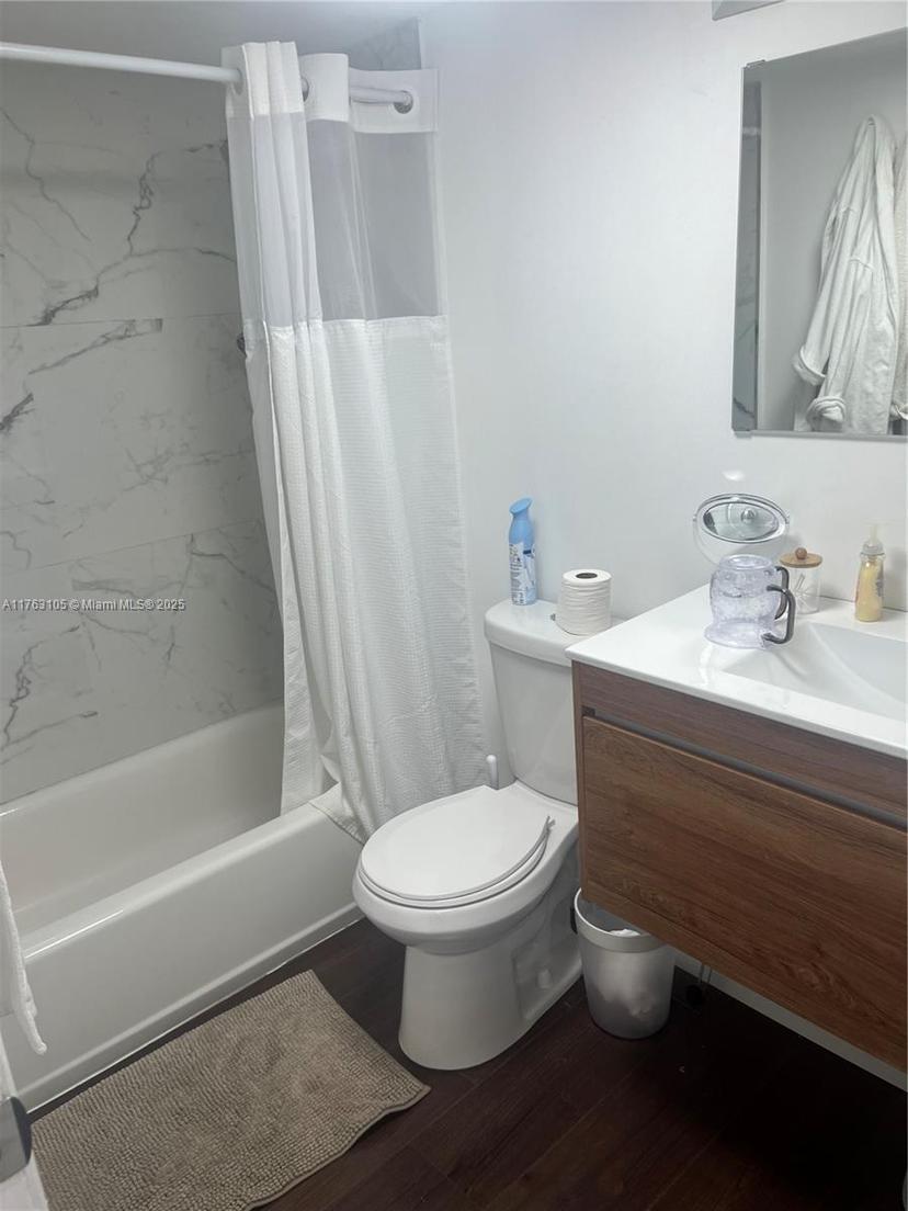 Picture of 4101 Pine Tree Dr # 616, Miami Beach FL 33140