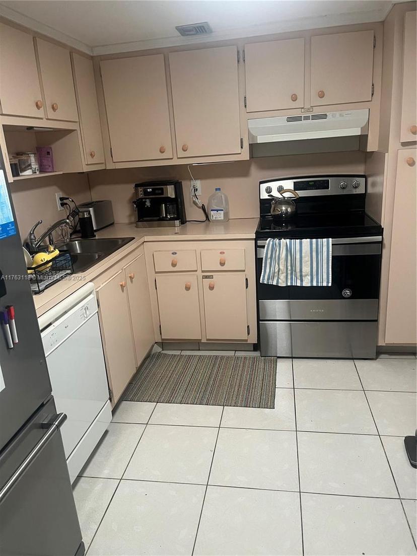 Picture of 4101 Pine Tree Dr # 617, Miami Beach FL 33140