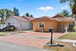 Picture of 19826 W Lake Dr, Hialeah, FL 33015
