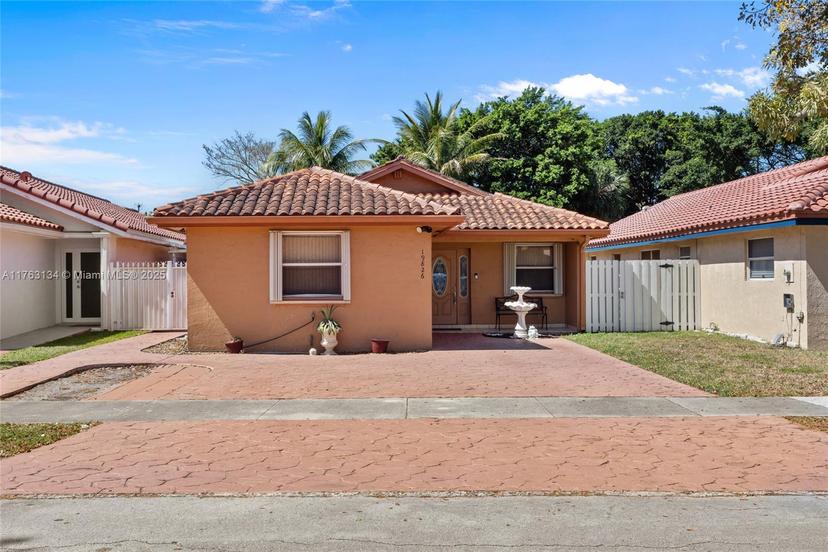 Picture of 19826 W Lake Dr, Hialeah FL 33015