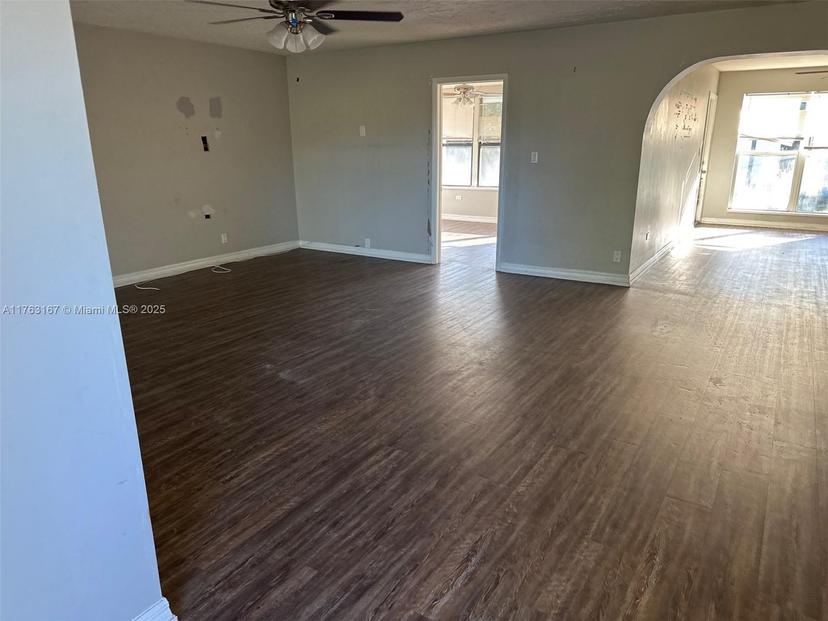 Picture of 518 Crescent Dr, Lake Park FL 33403