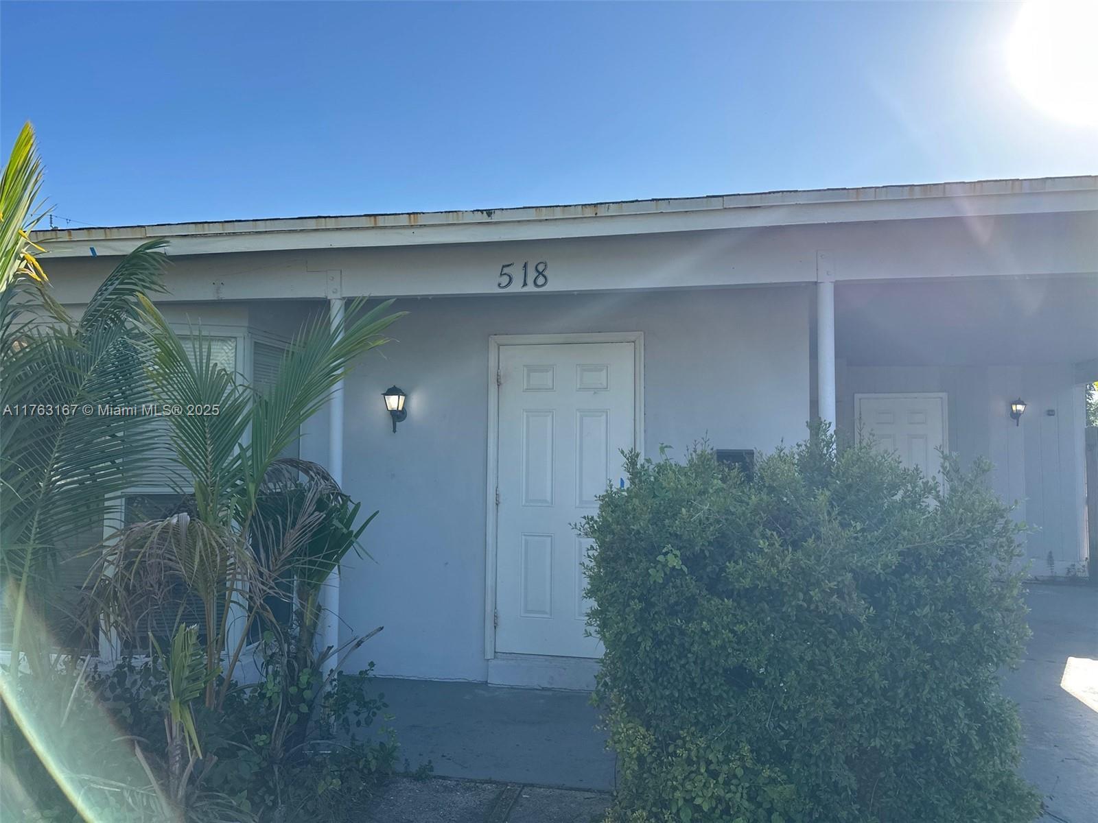 Picture of 518 Crescent Dr, Lake Park, FL 33403