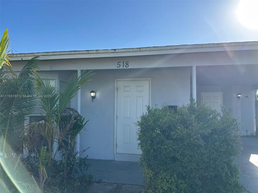 Picture of 518 Crescent Dr, Lake Park FL 33403