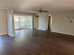 Picture of 518 Crescent Dr, Lake Park, FL 33403