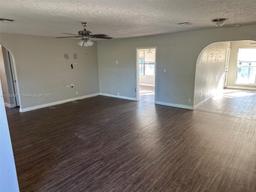 Picture of 518 Crescent Dr, Lake Park, FL 33403