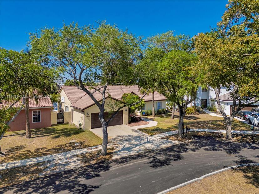 Picture of 19922 NW 88Th Ave, Hialeah FL 33018