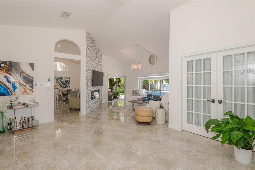 Picture of 19922 NW 88Th Ave, Hialeah FL 33018
