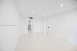 Picture of 20379 W Country Club Dr # 1938, Aventura, FL 33180