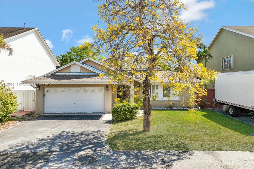 Picture of 19081 NW 77Th Ct, Hialeah FL 33015