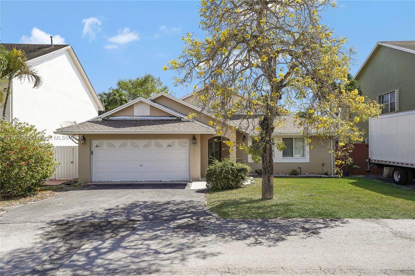 Picture of 19081 NW 77Th Ct, Hialeah FL 33015
