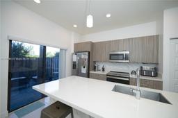 Picture of 8031 NW 104Th Ave # 5, Doral, FL 33178