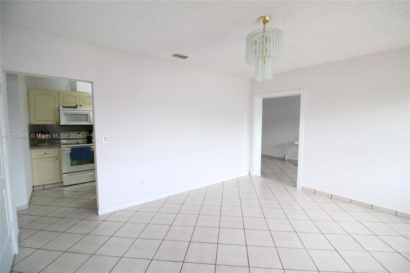 Picture of 11040 NW 60 Ct, Hialeah FL 33012