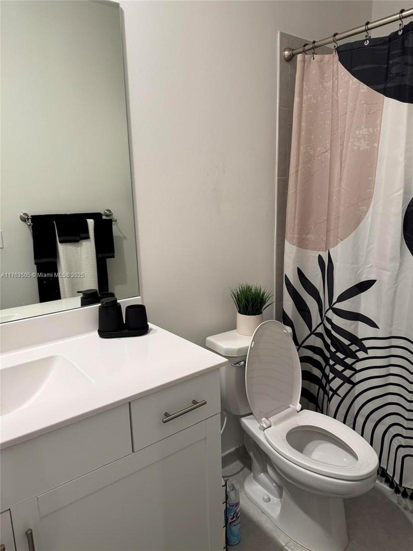 Picture of 21068 NE 8Th Ave # 1, Miami FL 33179